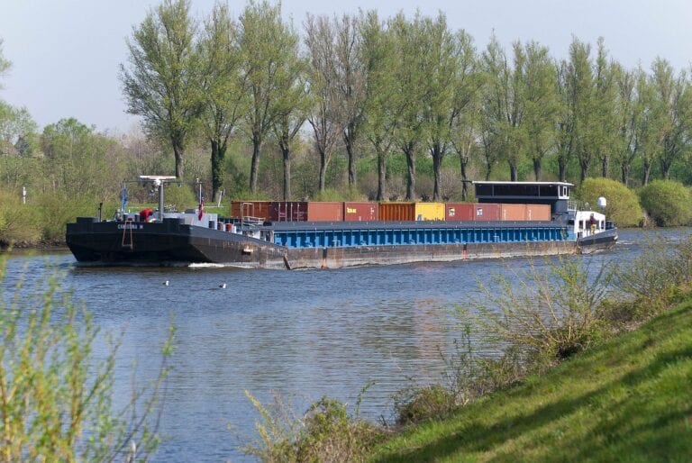 statek łódź barka