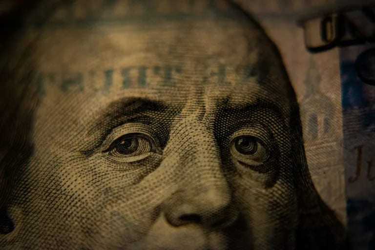 Kurs dolara – banknot 100 dolarów amerykańskich