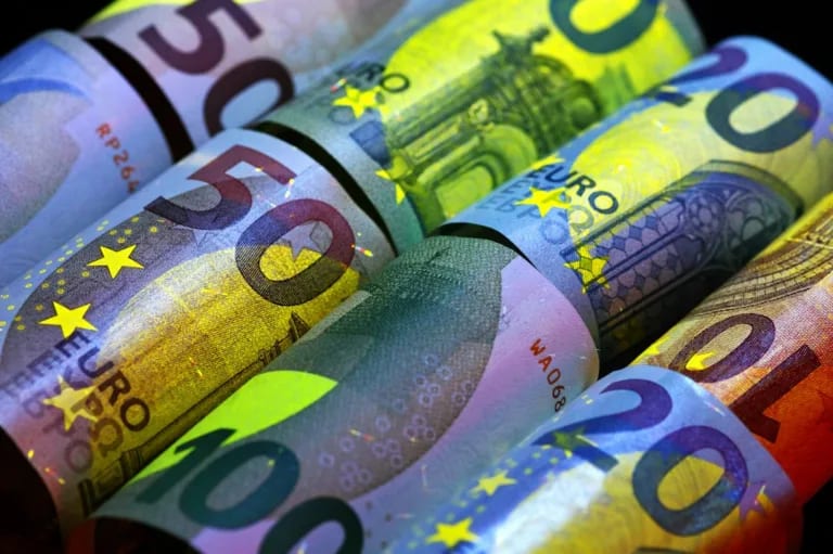 Euro-Banknoten – Ersparnisse und Haushaltseinkommen im Euroraum
