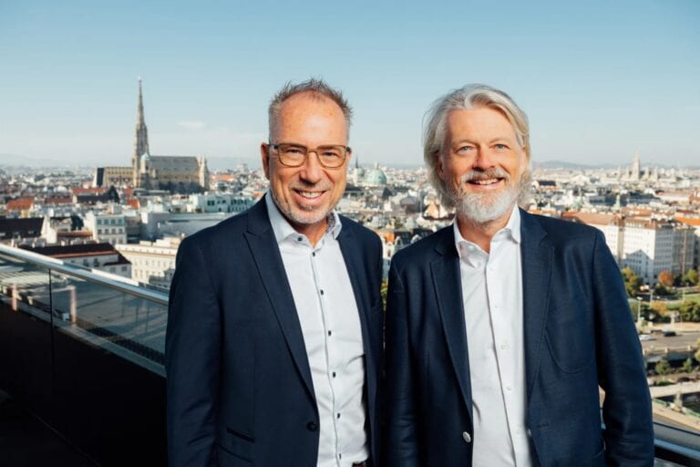 Repræsentanter for Symfonia Group og dvo Software i Wien efter annonceringen af ​​Symfonias opkøb af den østrigske virksomhed.