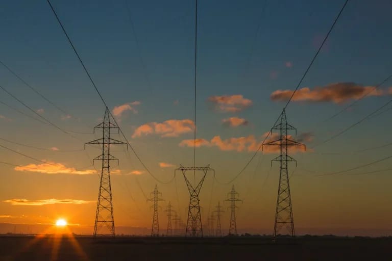 Lignes électriques – prix de l’énergie et frais de licence