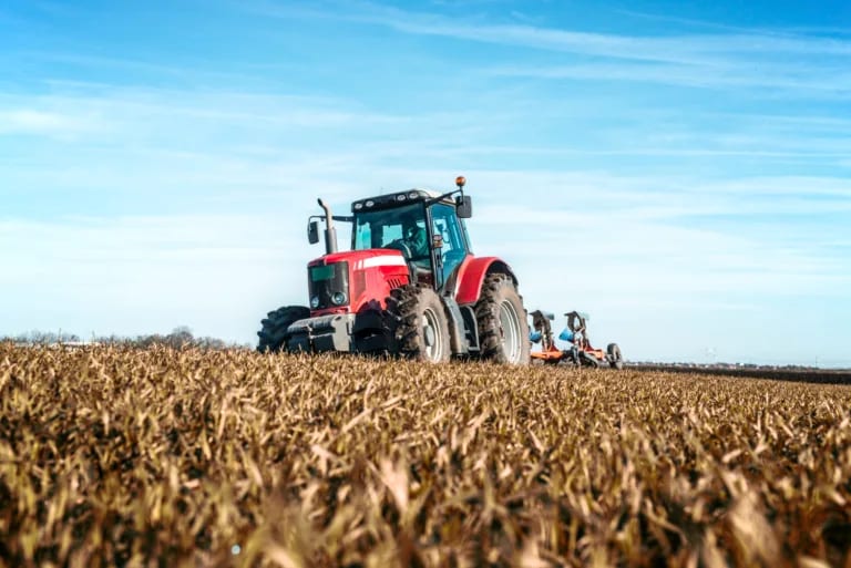 Kobiety zarządzają zaledwie 17,2% gruntów rolnych w UE. Eurostat pokazuje różnice między regionami 3